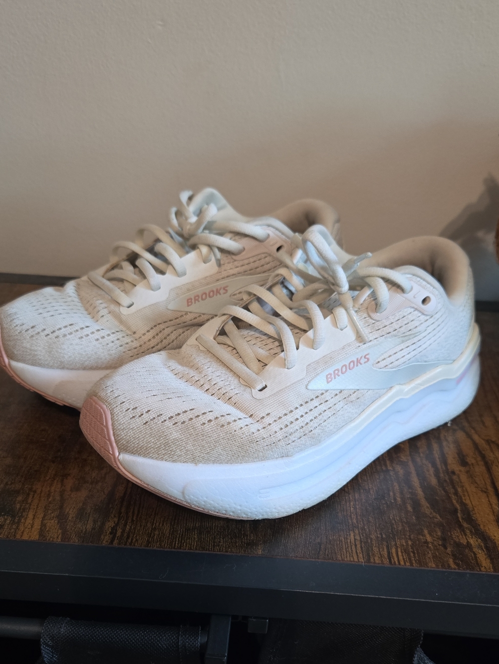 Womens Brooks Ghost Max 2